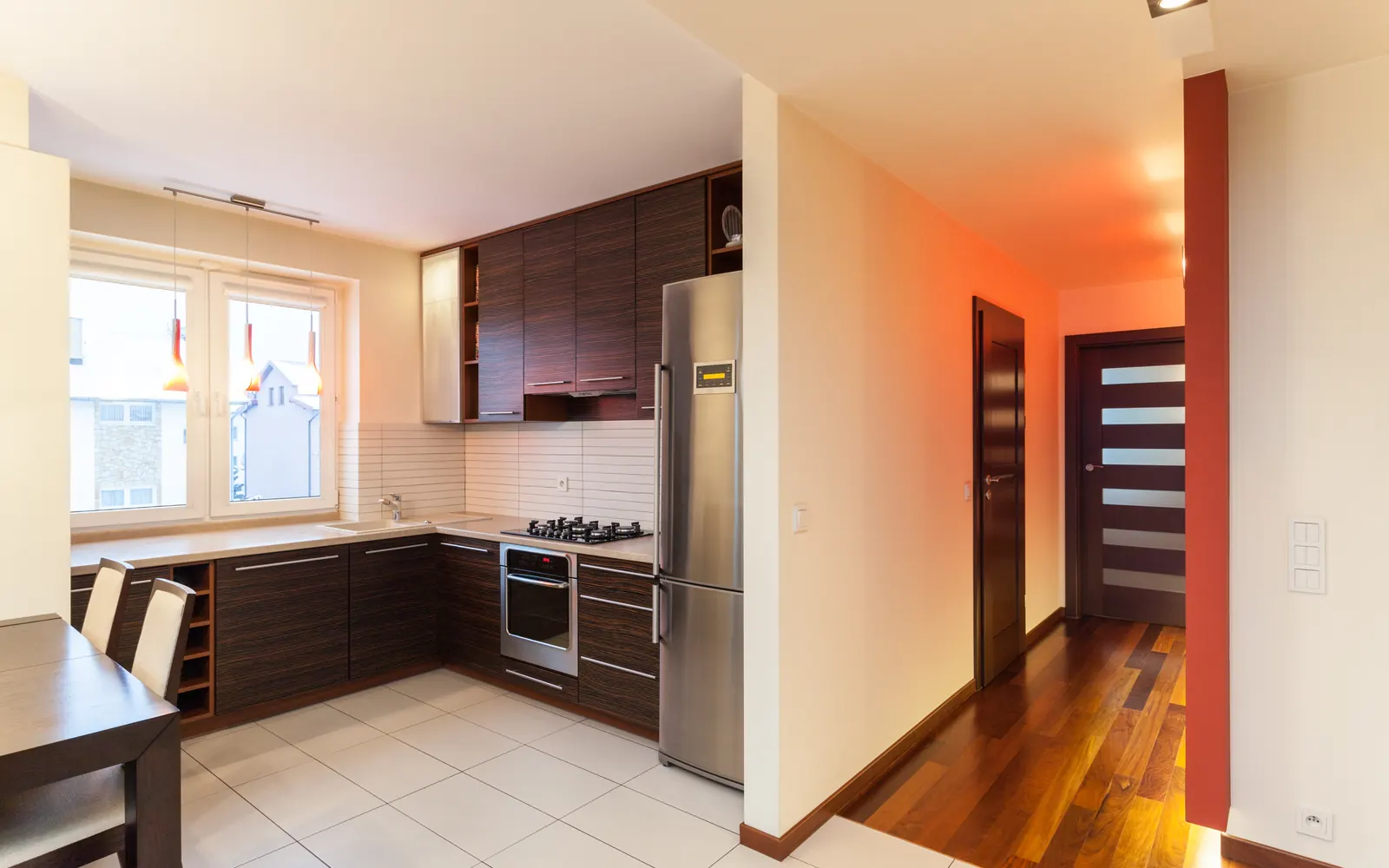 Reforma completa de piso en Alcobendas Piso reformado con cocina y pasillo amplio en Alcobendas